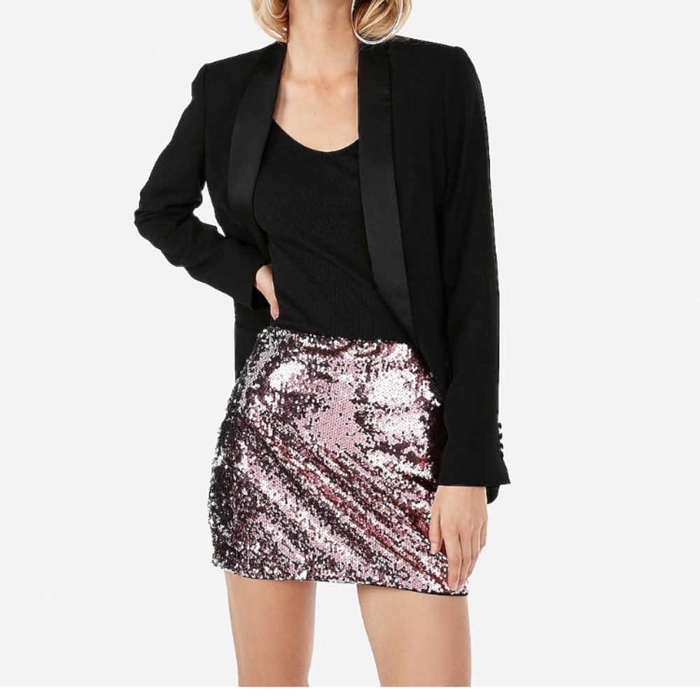 🎉HP🎉 ✨Express Pink & Silver Sequin Skirt ✨